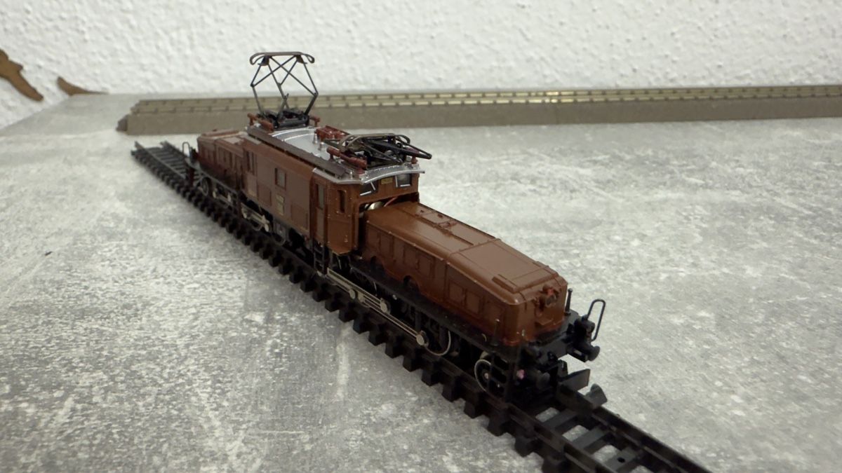 Trix Modellini di ferrovie: Minitrix E-lok Ce 6/8 III Braunes "Krokodil" Spur N – Nuovo (secondo la descrizione) da Schlieren venduto da rat_lq6b 5