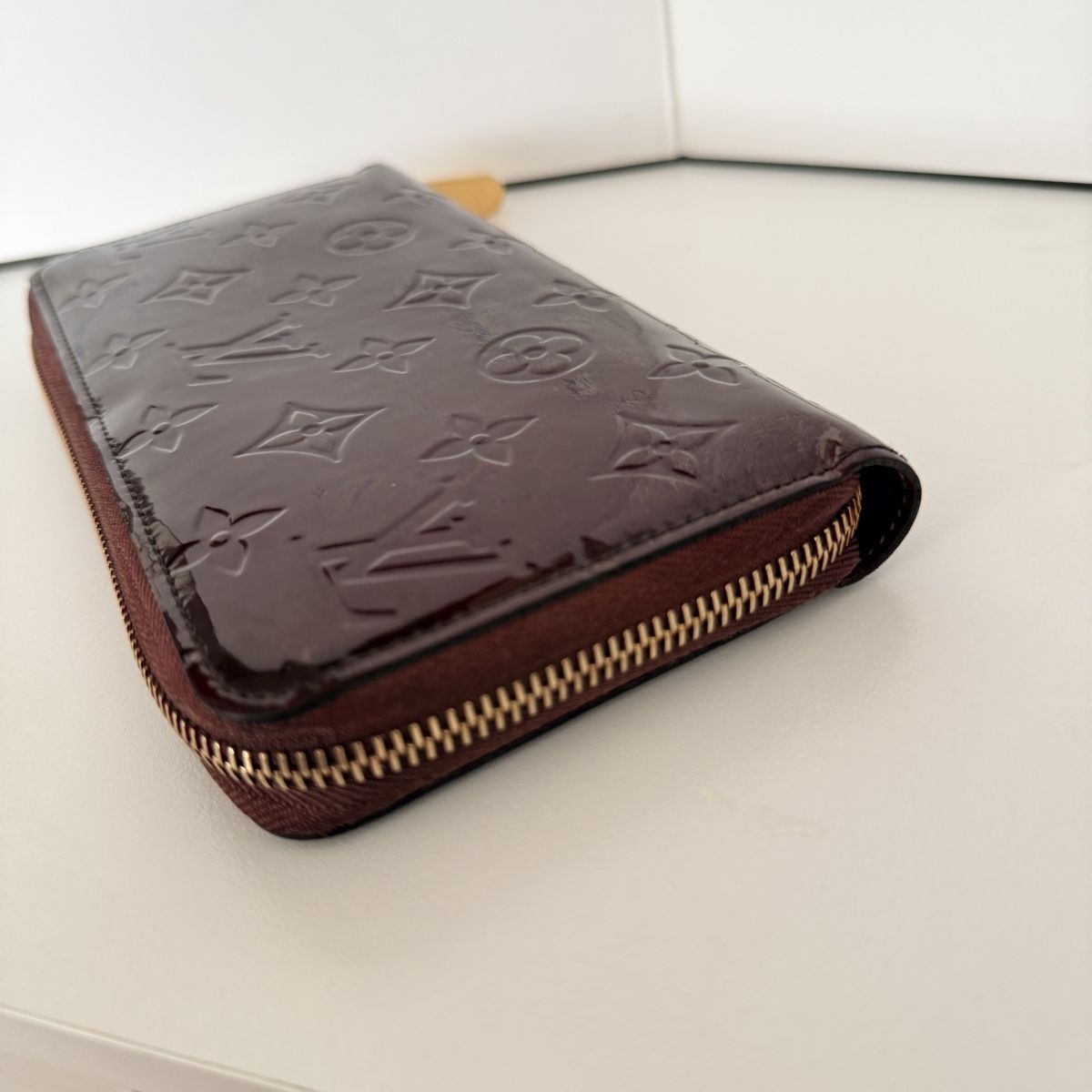 Louis Vuitton Portamonete: Louis Vuitton Vernis Zippy Wallet Amarante – Usato da Geneve venduto da DarlingVintage 2
