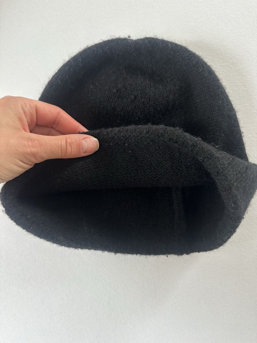 Copricapi, berretti & cappellini: Black hat Uniqlo 100% cashmere – Usato da Uster venduto da Monika_OB 1