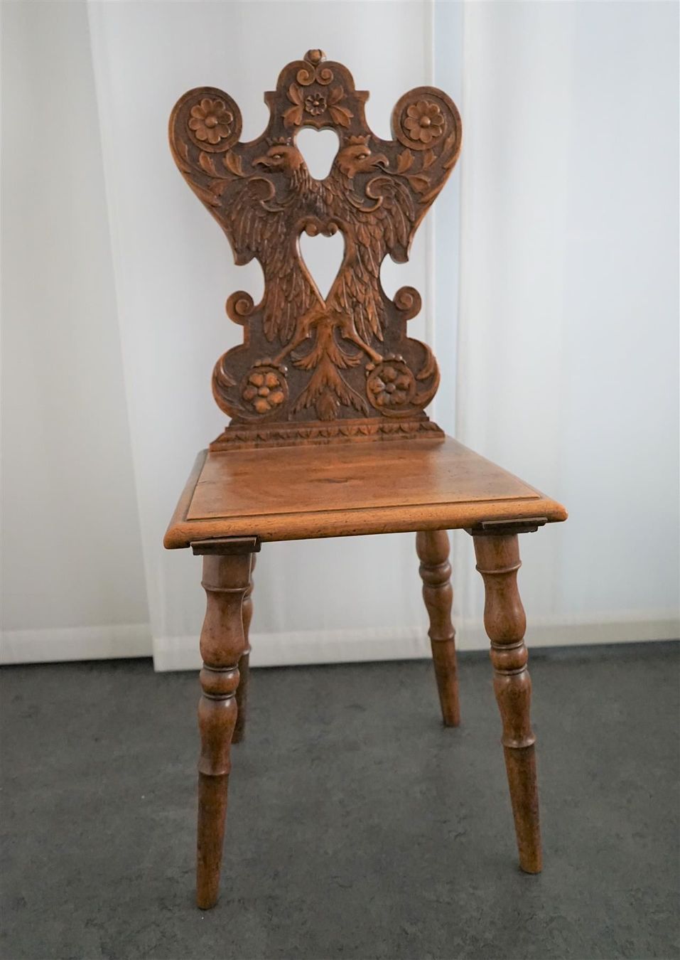 Chaises: Stuhl mit geschnitzter Lehne – D'occasion à Brienz BE par P.Edelweiss 1