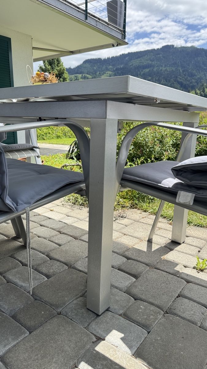 Set de table et chaises: Forma Outdoor Dining Set  – D'occasion à Sattel par Zlata1 2
