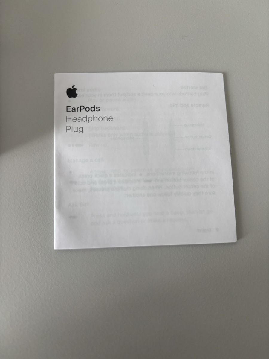 Apple Kopfhörer: EarPods Headphone Plug – Neu und originalverpackt aus Bern von Adriana2016 2