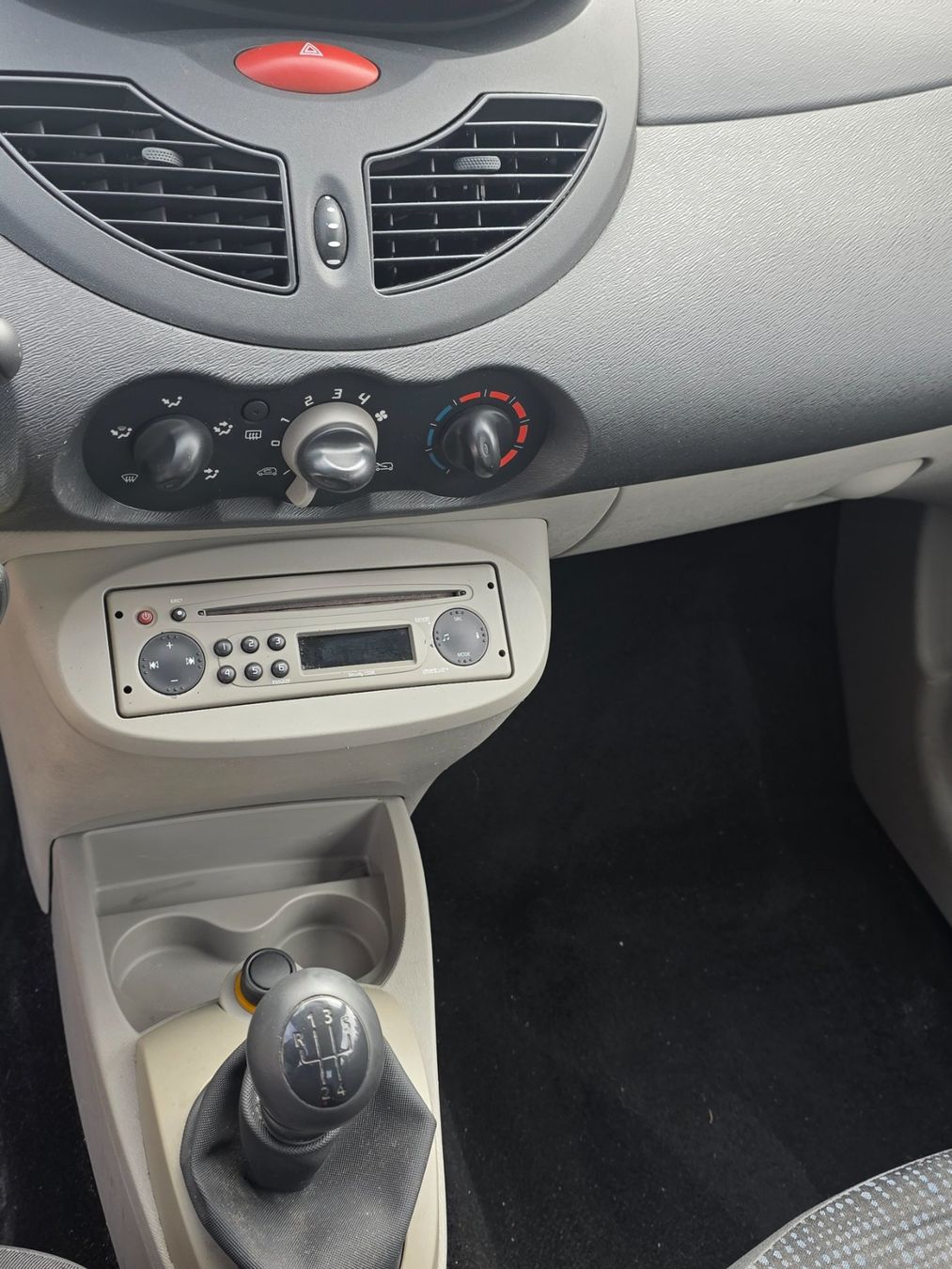 Renault Autos: Renault Twingo 115000 1.2 2008 Schalter Kupplung Schwach – Gebraucht aus Leuggern von AutoVermittlungAG 8
