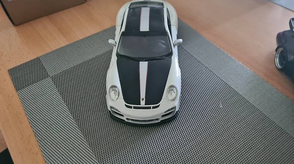 Modellini d'auto: PORSCHE MODELL 911 1:18 – Usato da Ittigen venduto da ROCKY1964 1