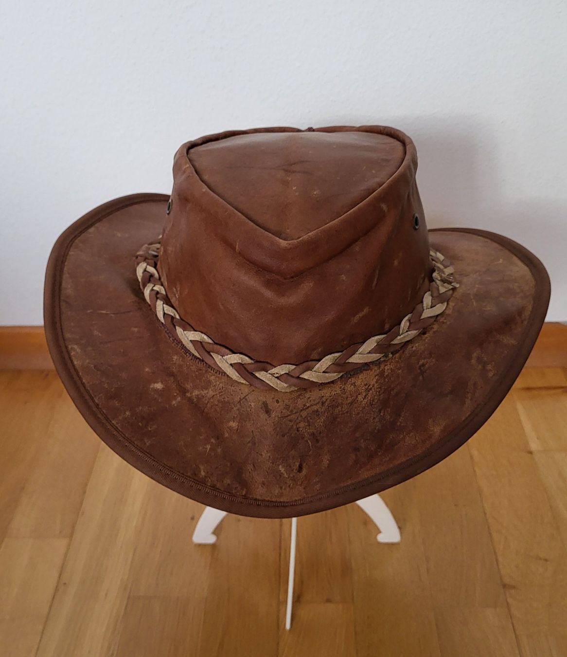 Copricapi, berretti & cappellini: Chapeau en cuir – Nuovo (secondo la descrizione) da Fribourg venduto da VictoriaShop7
