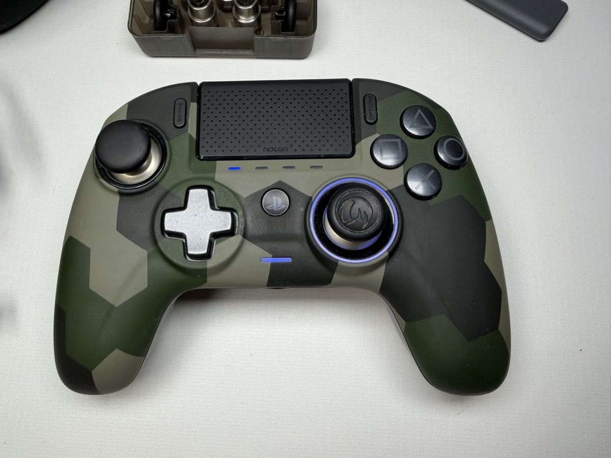 Controller: Nacon Revolution Unlimited Pro Controller PS4/PC Set – Usato da Rombach venduto da vir_2dsd 2
