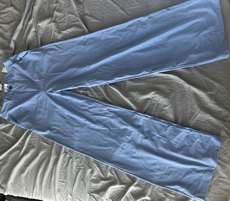Stoffhose hellblau weit geschnitten neu mit Etikett
