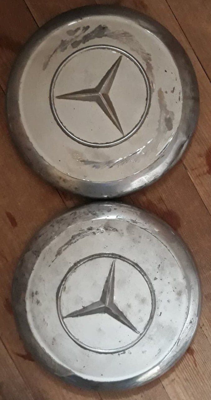 Mercedes-Benz Cerchioni: MERCEDES - Enjoliveurs de roue - 5x – Usato da Le Locle venduto da borgespatricia 3