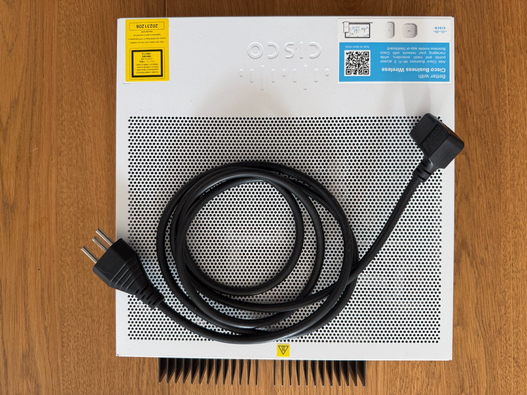 Cisco Hubs & Switches: Cisco switch PoE+ CBS350-8FP-2G – D'occasion à Founex par MaevaMatahi 1