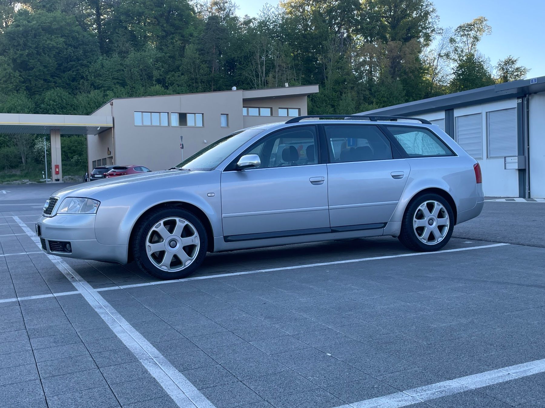 Audi Automobili: Audi S6 Avant Quattro – Usato da Oulens-Echallens venduto da EMD645