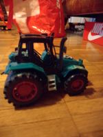 grüner Spielzeug Traktor