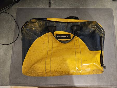 Freitag Tasche Model Roy blau gelb mit Laptopfach