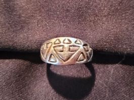 Silberring mit geometrischem Muster