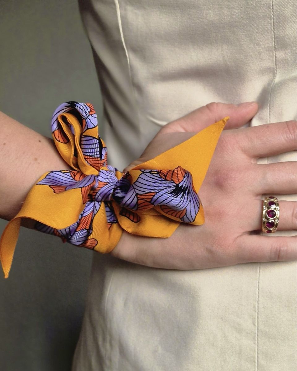 Foulard & Sciarpe: Seiden Twilly gelb orange – Nuovo e nell'imballaggio originale da Zürich venduto da chloe26 4