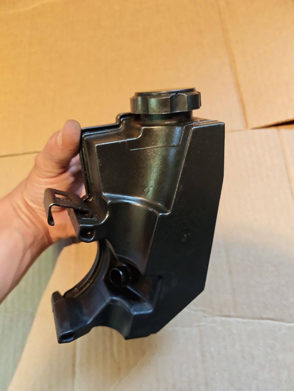 Jeep Alle Autoersatzteile: Jeep Cherokee xj 4.0 Servotank – Gebraucht aus Blauen von meu_sk7c 1