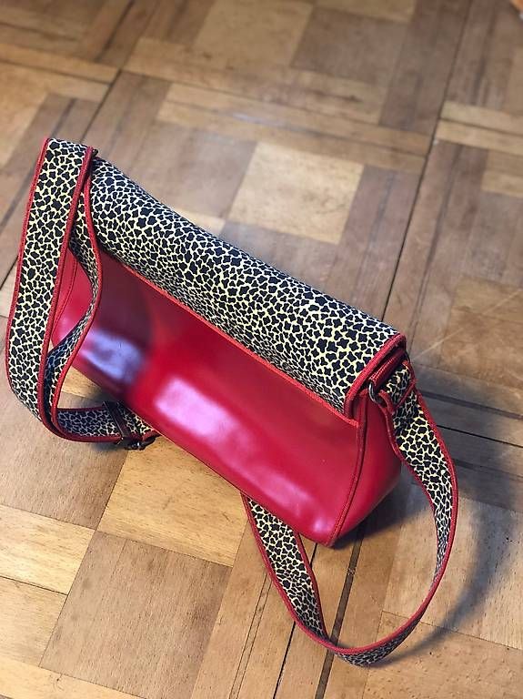 Taschen: Tiger Suisse Handtasche – Gebraucht aus Ebnat-Kappel von del_9vyy 1
