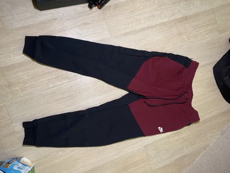 Nike Tech Fleece Hose, Grösse L, Bordeaux/Schwarz, Top Zust