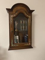Wandschrank Holz mit Blumenmalerei antik