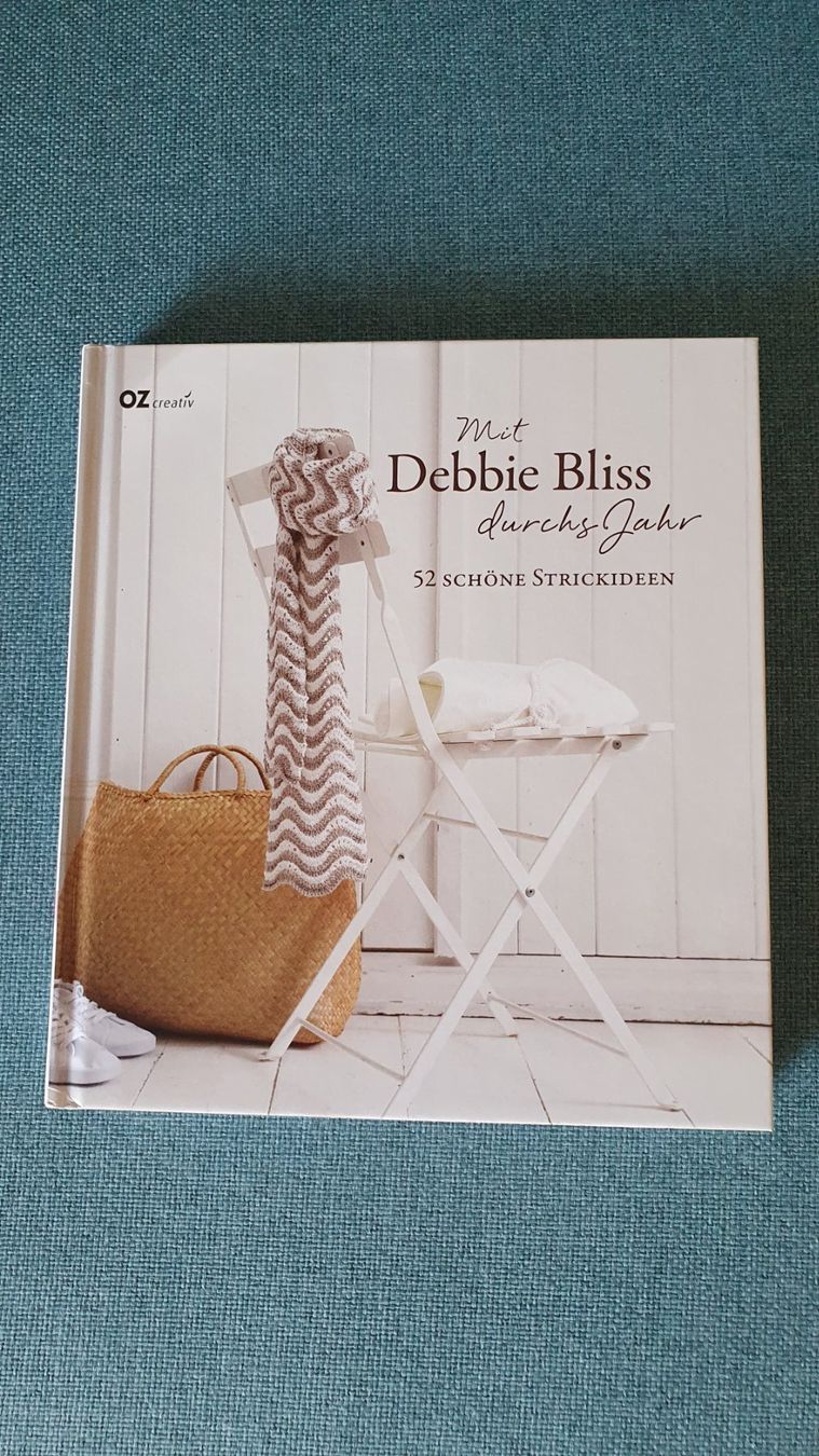 Libri: Mit Debbie Bliss durch Jahr... – Nuovo e nell'imballaggio originale da Menziken venduto da Feuerstein5737