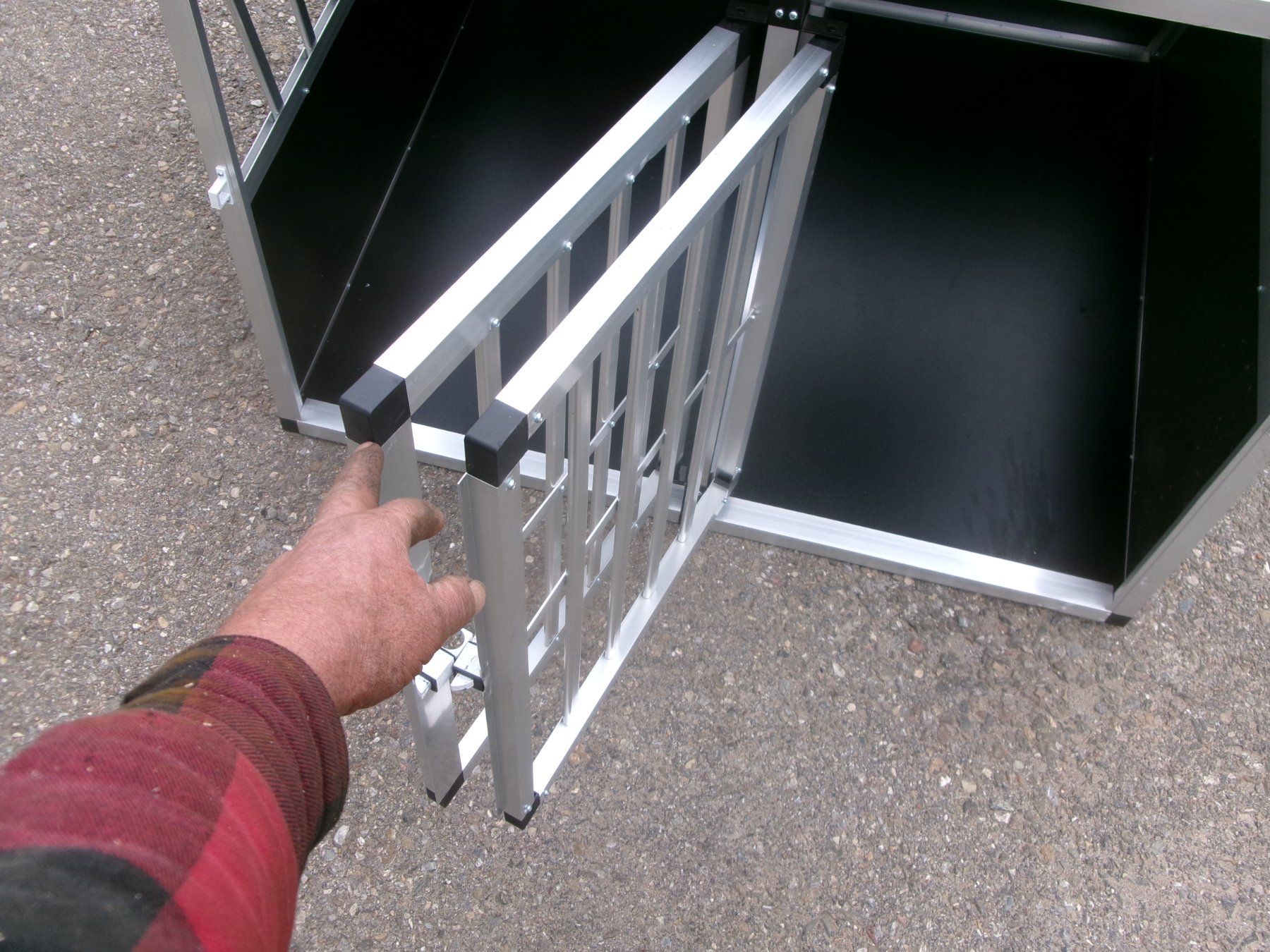 Käfige, Transport & Sicherheit: Aluminium Hunde Transportbox, Tierboxe – Gebraucht aus Eschenbach SG von GM-29 7