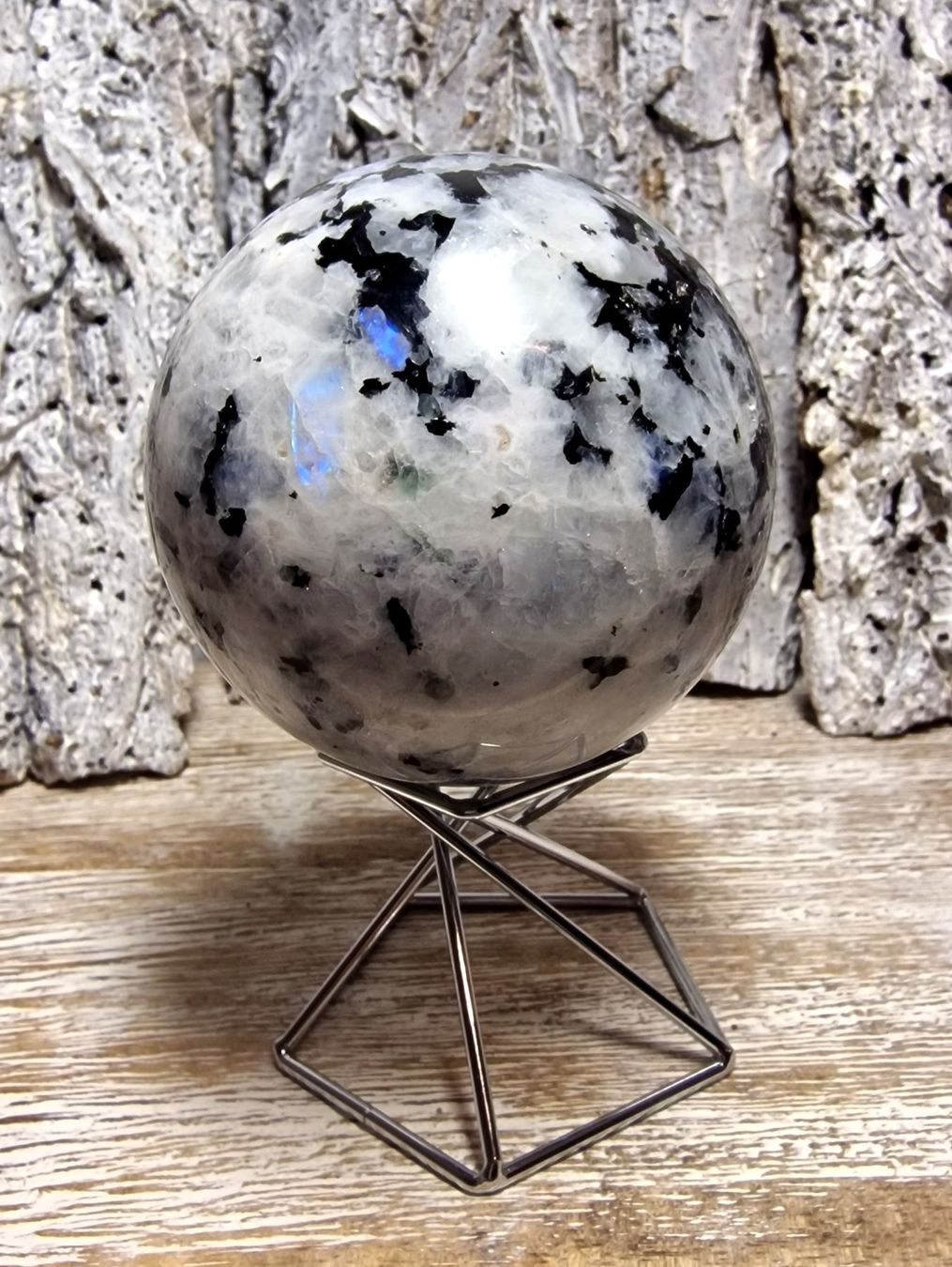 Mineralien & Heilsteine: Weisse Labradorit Kugel 67mm 427g – Neu (gemäss Beschreibung) aus Matzingen von Shay_Crystalz