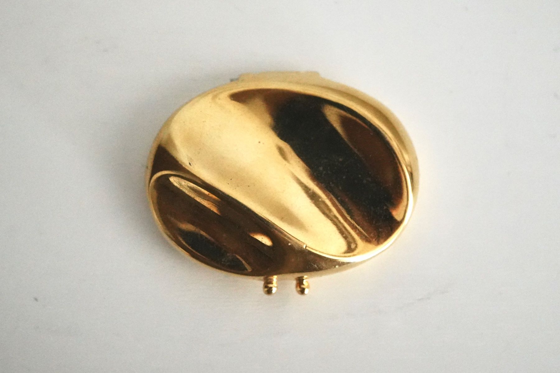 Estée Lauder Profumi & Eau de Toilette: Estée Lauder Solid Perfume Compact vintage oval gold 5 cm – Usato da Volketswil venduto da HeredisAntiques