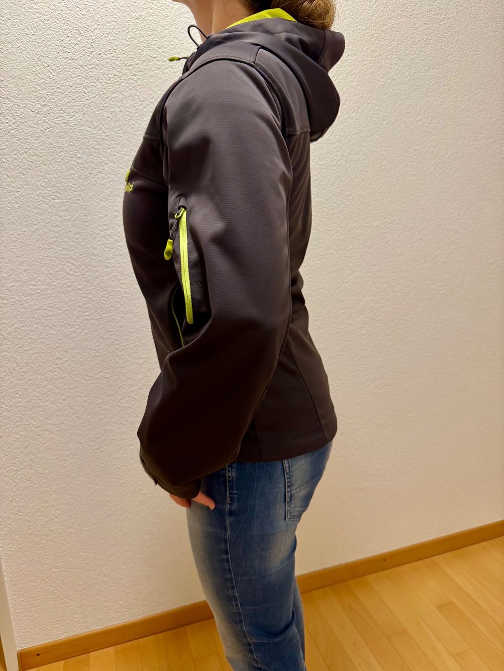 Giacche: Kilpi Damen Softshelljacke Gr. 38 – Usato da Pfäffikon SZ venduto da anshaV 2