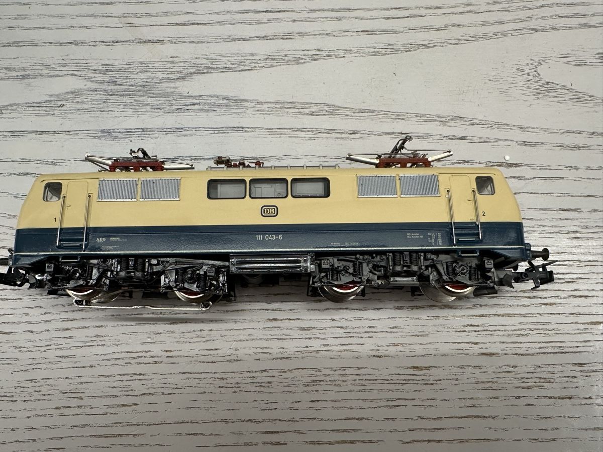 Märklin Modelleisenbahnen: Märklin 3042 DB BR 111 – Gebraucht aus Lupsingen von New-Haven 3