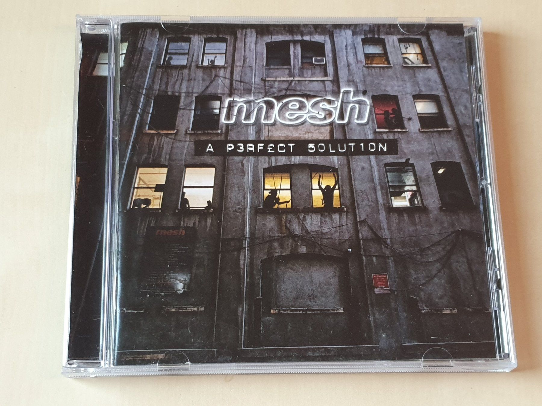 CDs: Mesh a perfect Solution – D'occasion à Stansstad par collectorsshop