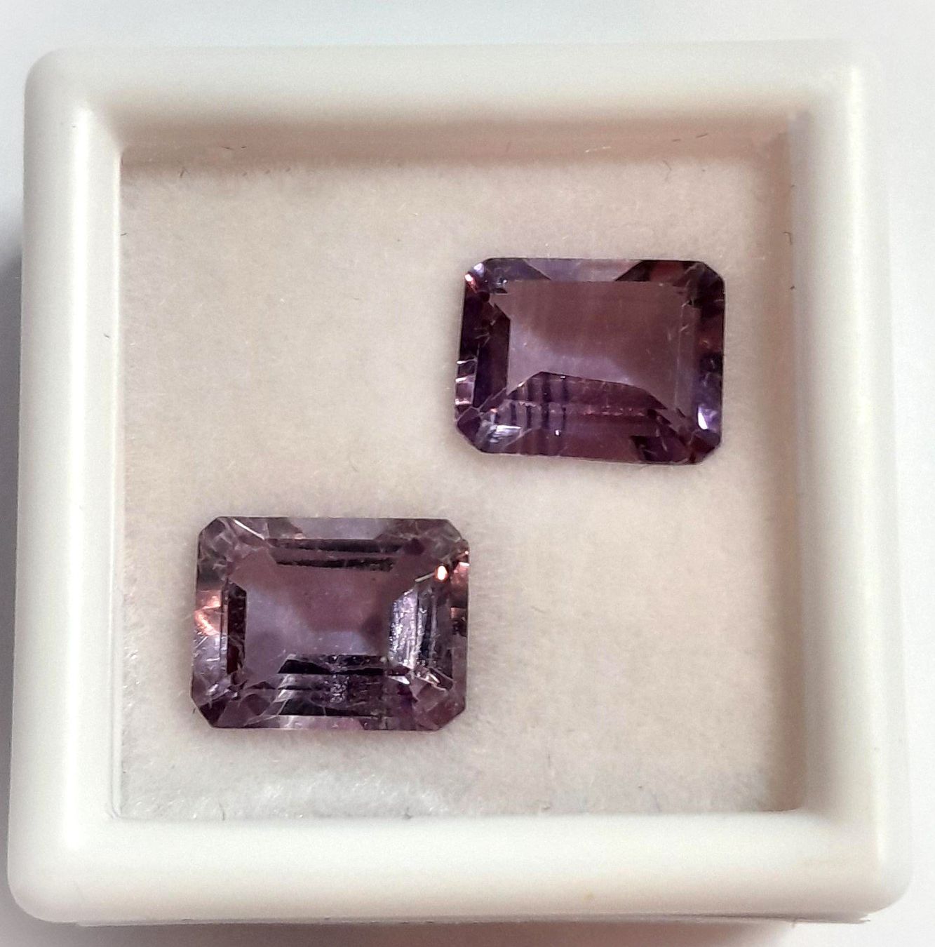 Pietre preziose: 2x Améthystes EM 9x7 mm - Valeur 75.- Fr – Nuovo (secondo la descrizione) da Grimisuat venduto da Valgem