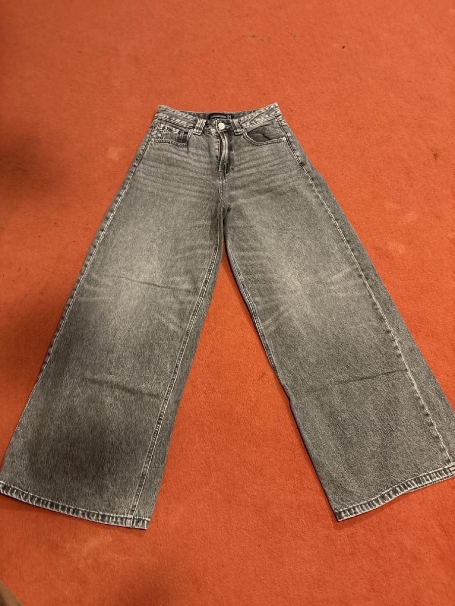 Stradivarius Jeans: Graue Baggy jeans – Nuovo (secondo la descrizione) da Affoltern am Albis venduto da tam_5vn5