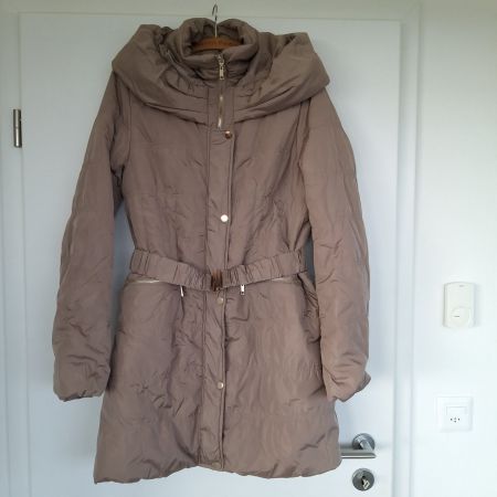Doudoune beige cintrée à capuche - Taille M  ✨