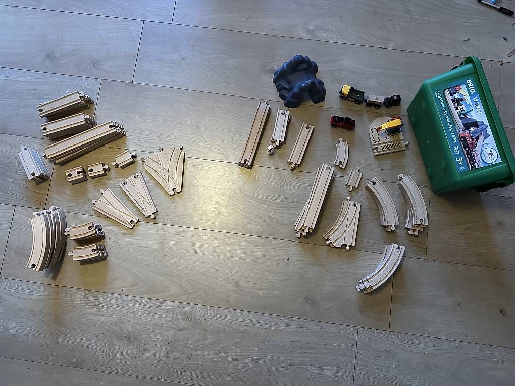 Brio Giocattoli: Rails de train en bois (Brio / Ikea) – Usato da Geneveys-Coffrane venduto da mkienitz