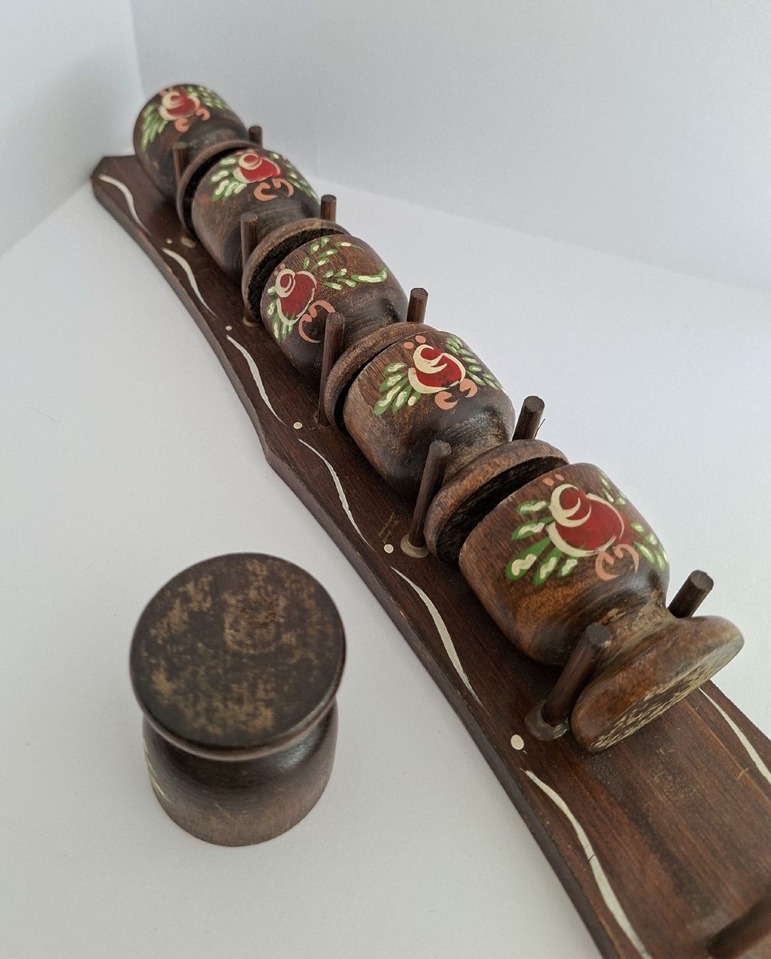 Altre Stoviglie: Vintage 7-teiliges Eierbecher Set aus Holz – Usato da Dietikon venduto da Magi2