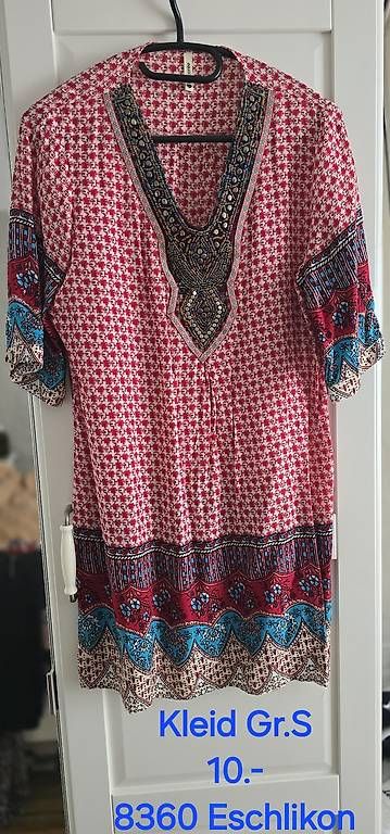 Robes: Kleider – D'occasion à Eschlikon TG par jemaroe 2
