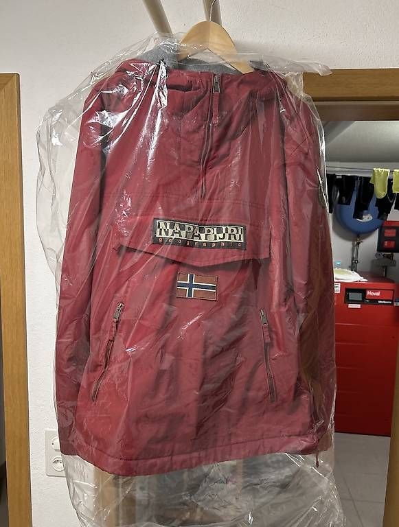Giacche: Napapijri Rainforest  Bordeaux  XL – Usato da Lugaggia venduto da eri_bf2l