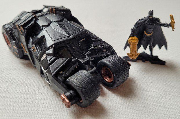Hot Wheels Modellini d'auto: BATMOBIL MIT/AVEC BATMAN – HOT WHEELS – Usato da Neftenbach venduto da Mador6