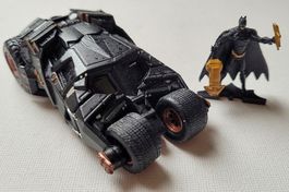 BATMOBIL MIT/AVEC BATMAN – HOT WHEELS