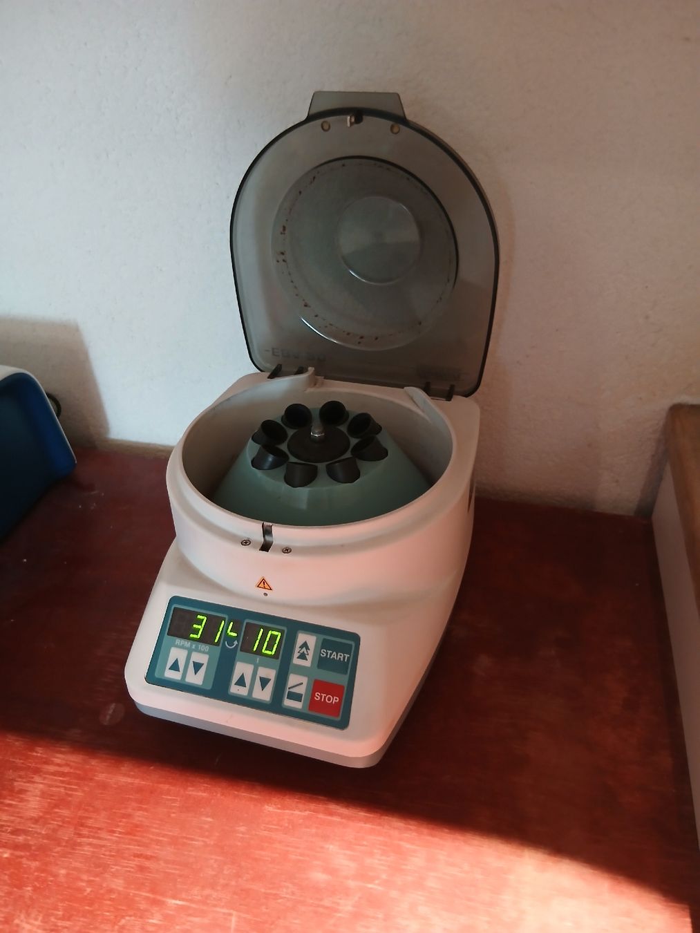 Attrezzature mediche: Appareils de mesure pour  médecines  – Usato da Grandfontaine venduto da Celudo 3