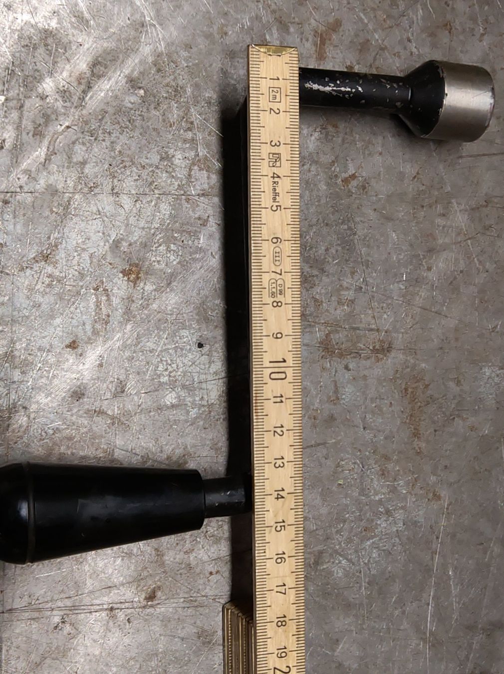 Alle Werkzeuge: Kurbel mit 19mm Schlüsselweite – Gebraucht aus Arnegg von Arnrom