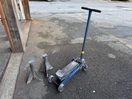 Wagenheber  2 Tonen inkl 2 stutze  von Garage Konkurs