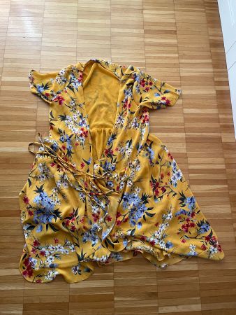 lässiges Sommerkleid gelb, blumig - Gr. S - Rut&Circle