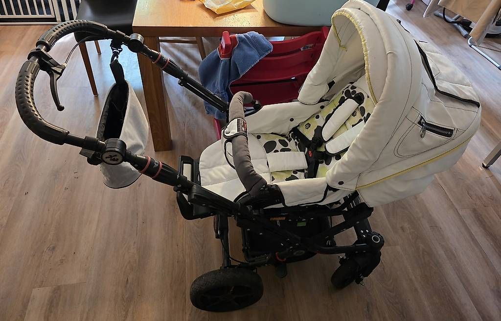 Hartan Carrozzine: Hartan Kinderwagen – Usato da Niederlenz venduto da Amarok79 1