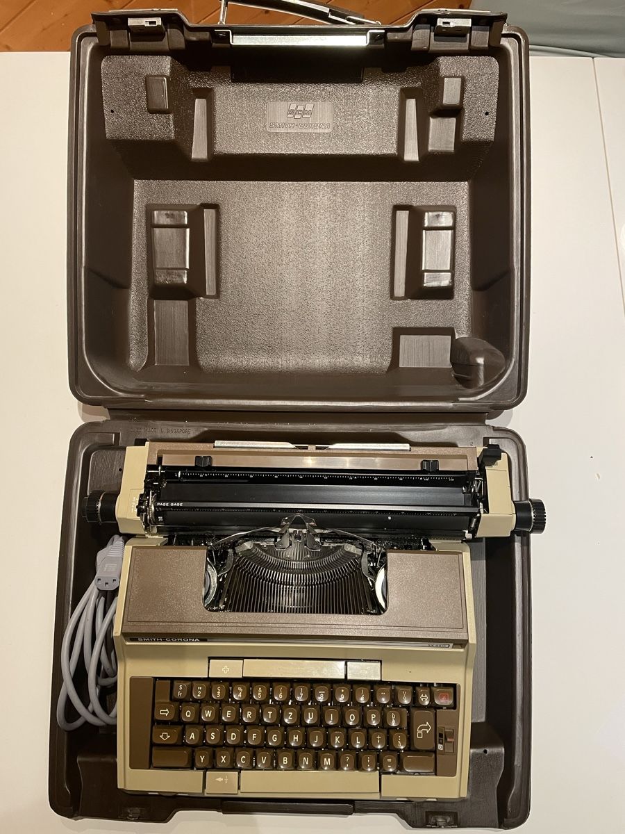 Macchine da scrivere: Machine à écrire électrique Smith Corona vintage – Usato da Vallorbe venduto da gtornado80 4