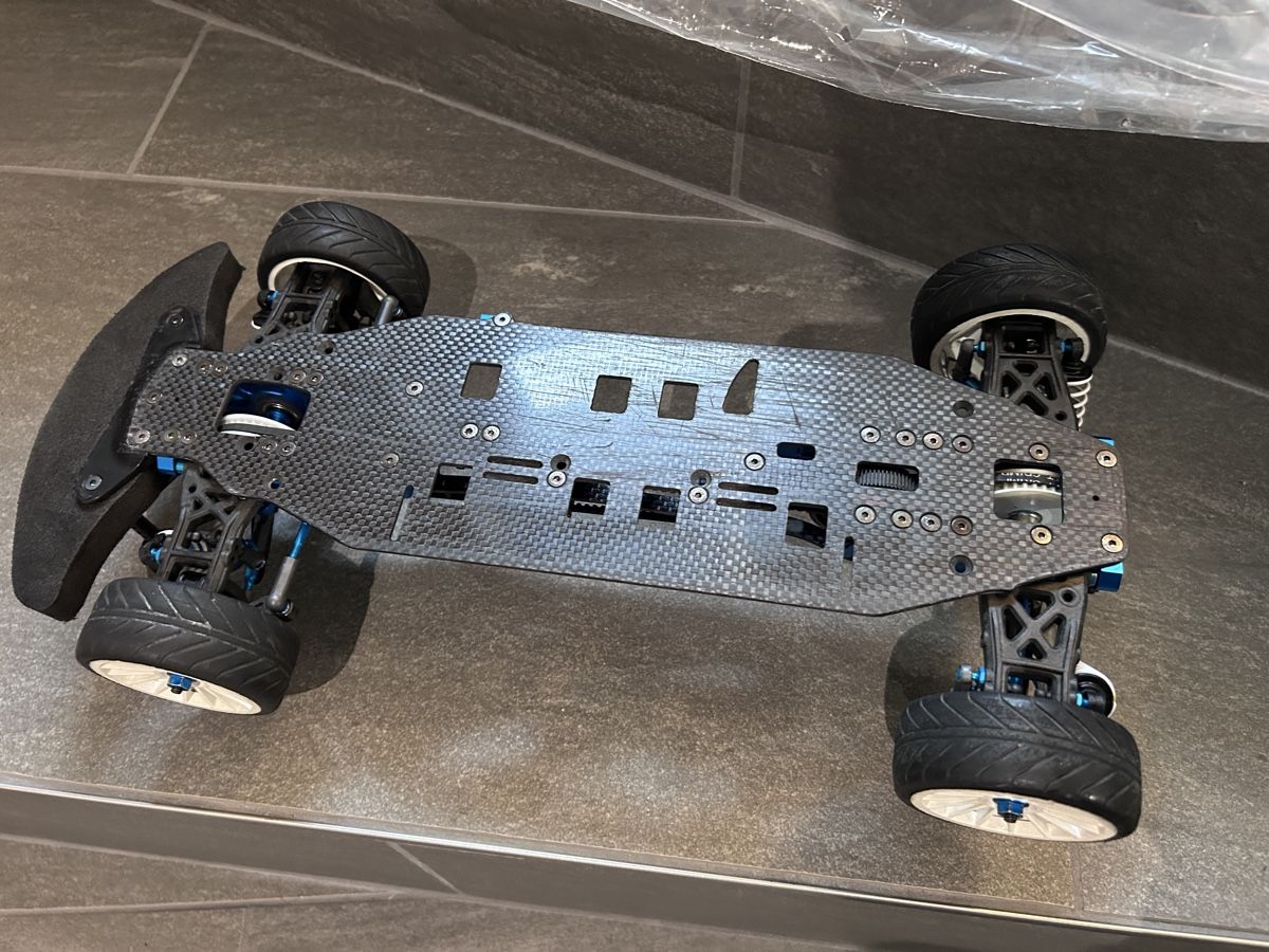 Tamiya Modellismo RC: Tamiya TRF416x mit Lipo chassis upgrade – Usato da Kestenholz venduto da ask_9wxb 4