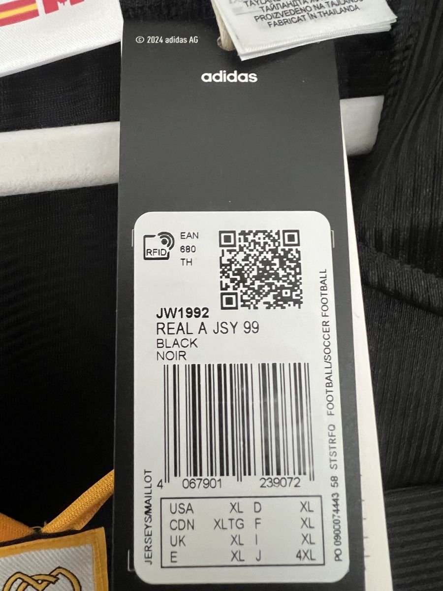 Canottiere & Pantaloni: Original Real Madrid Retro Trikot – Nuovo e nell'imballaggio originale da Beinwil am See venduto da justin.. 2