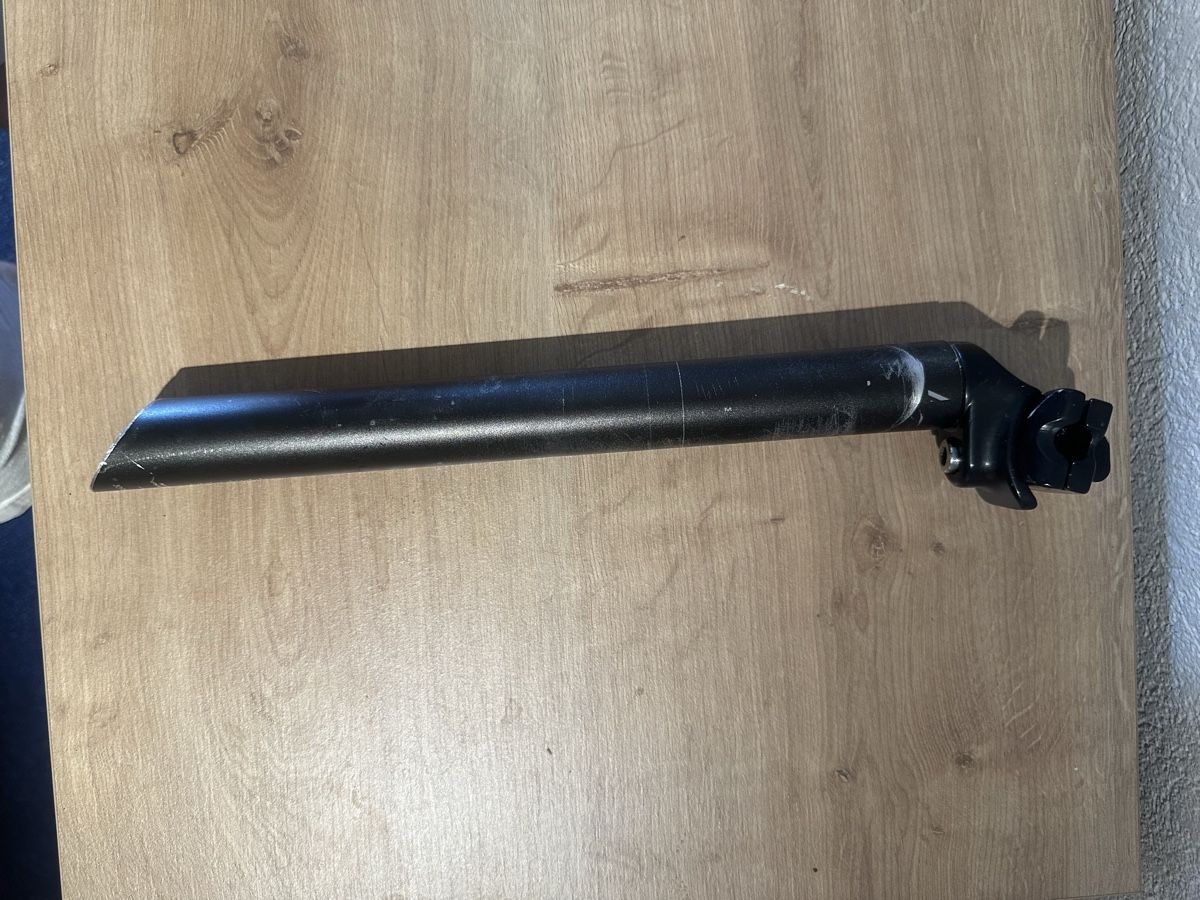 Ersatzteile: Seatpost 30.9mm diameter with clamp used condition – Gebraucht aus Wildegg von dmy_8j9x