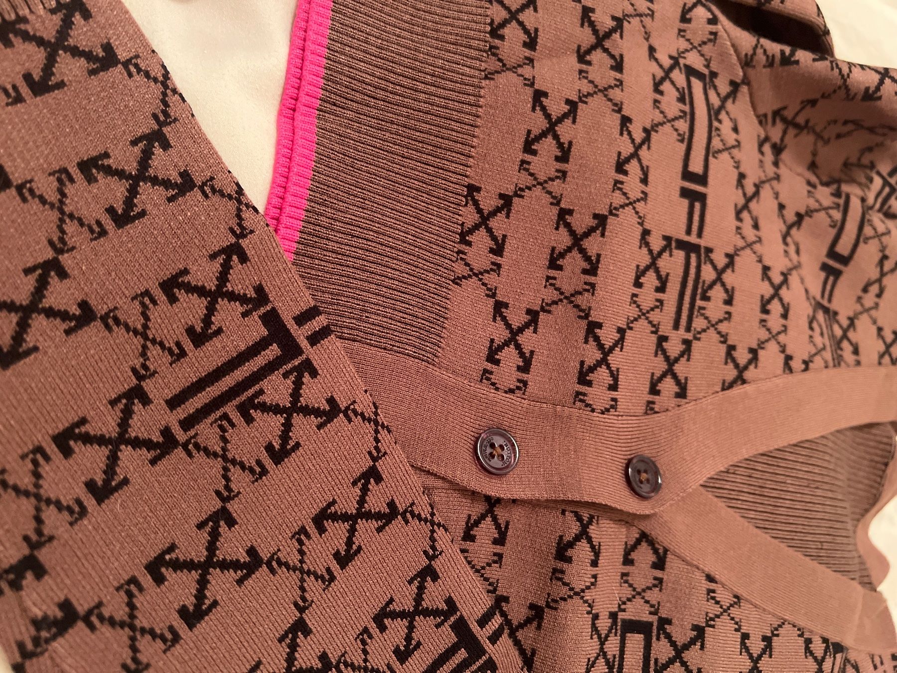 Lotti di vestiti: OFF-WHITE Monogam Set Gr 38-40 – Nuovo (secondo la descrizione) da Luzern venduto da TENDIMO 2