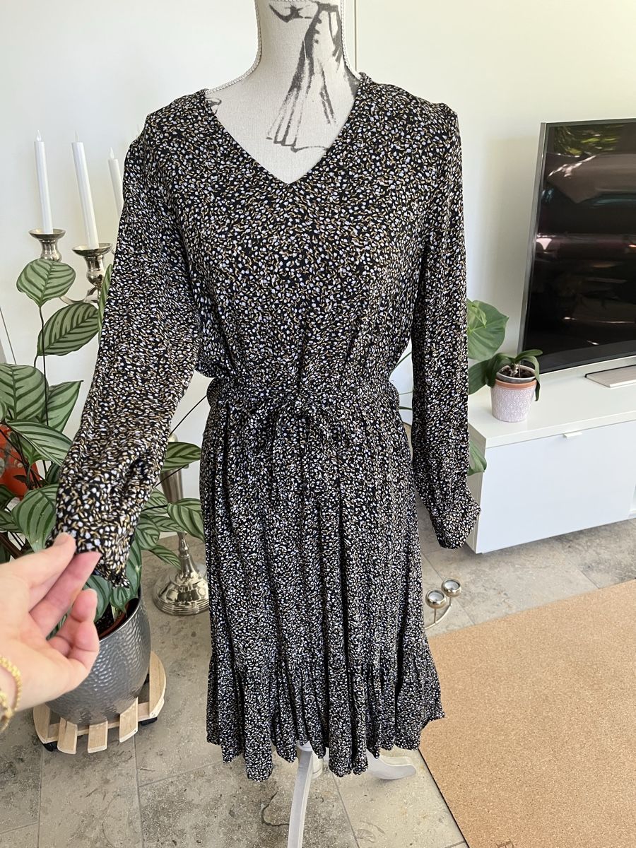 Kleider: MSCH Kleid, Blumenmuster, Gr. S, Sommer Saison – Neu (gemäss Beschreibung) aus Gockhausen von Lali013