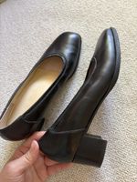 ELEGANT BLACK LEATHER HEELED PUMPS